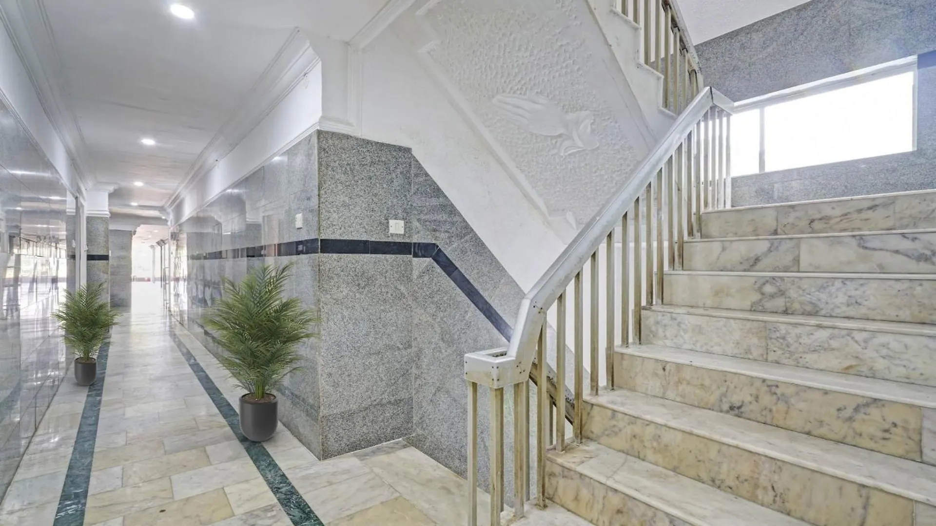 Hotel Capital O Rayan Plaza Kochi