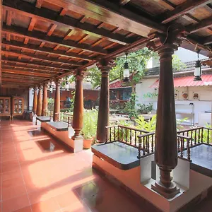 Rossitta Wood Castle Bed & Breakfast