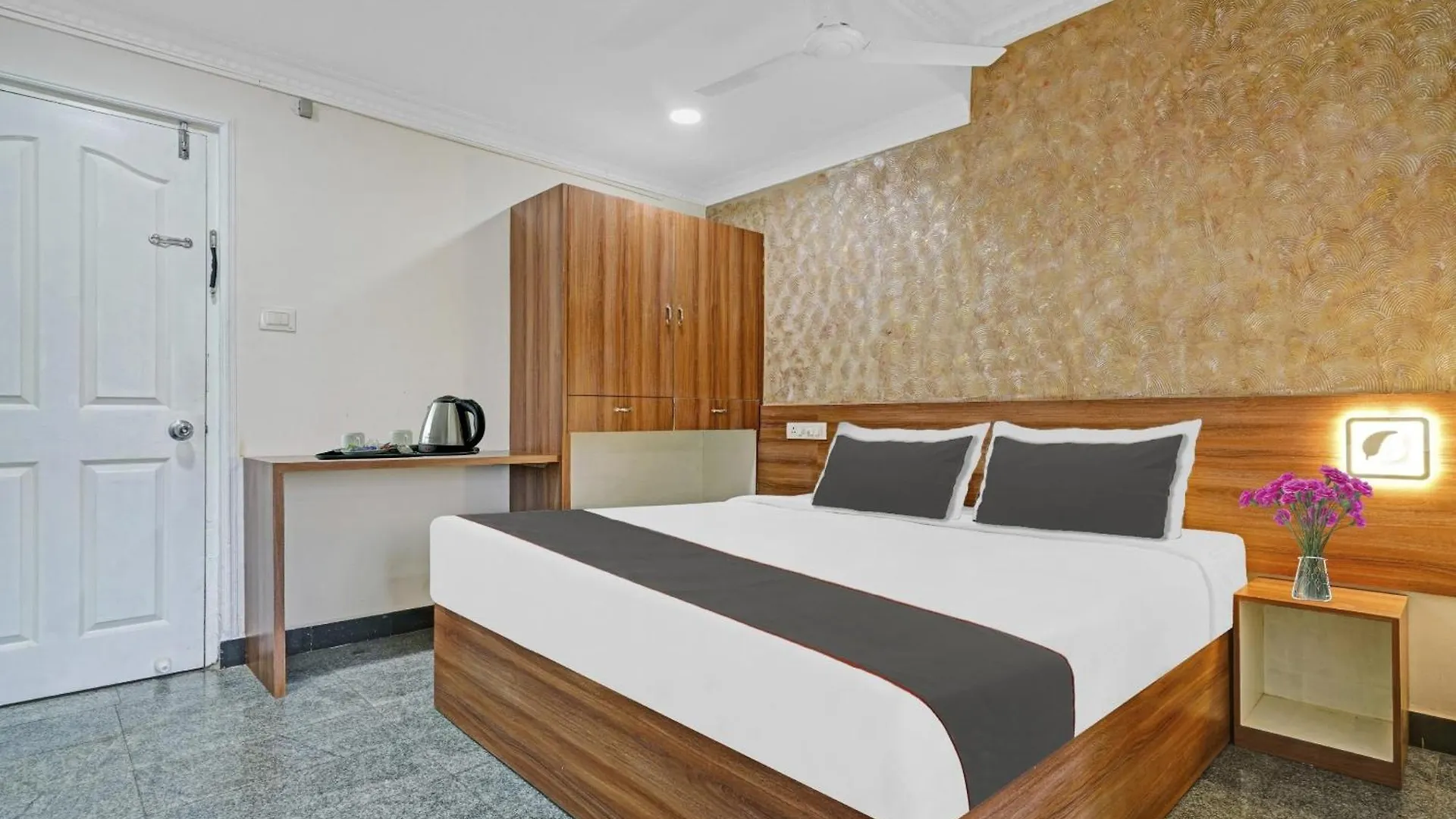 Capital O Rayan Plaza Hotel Kochi