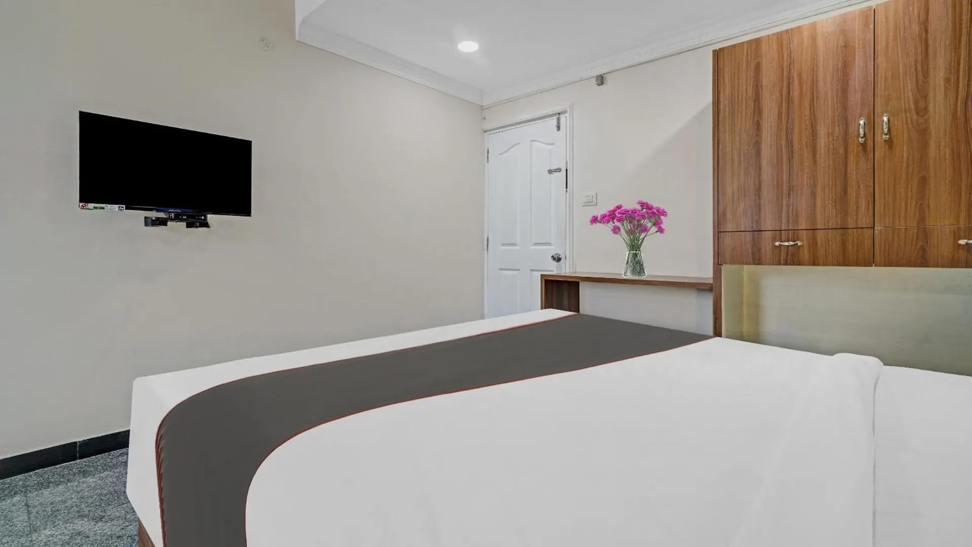 Capital O Rayan Plaza Hotel Kochi